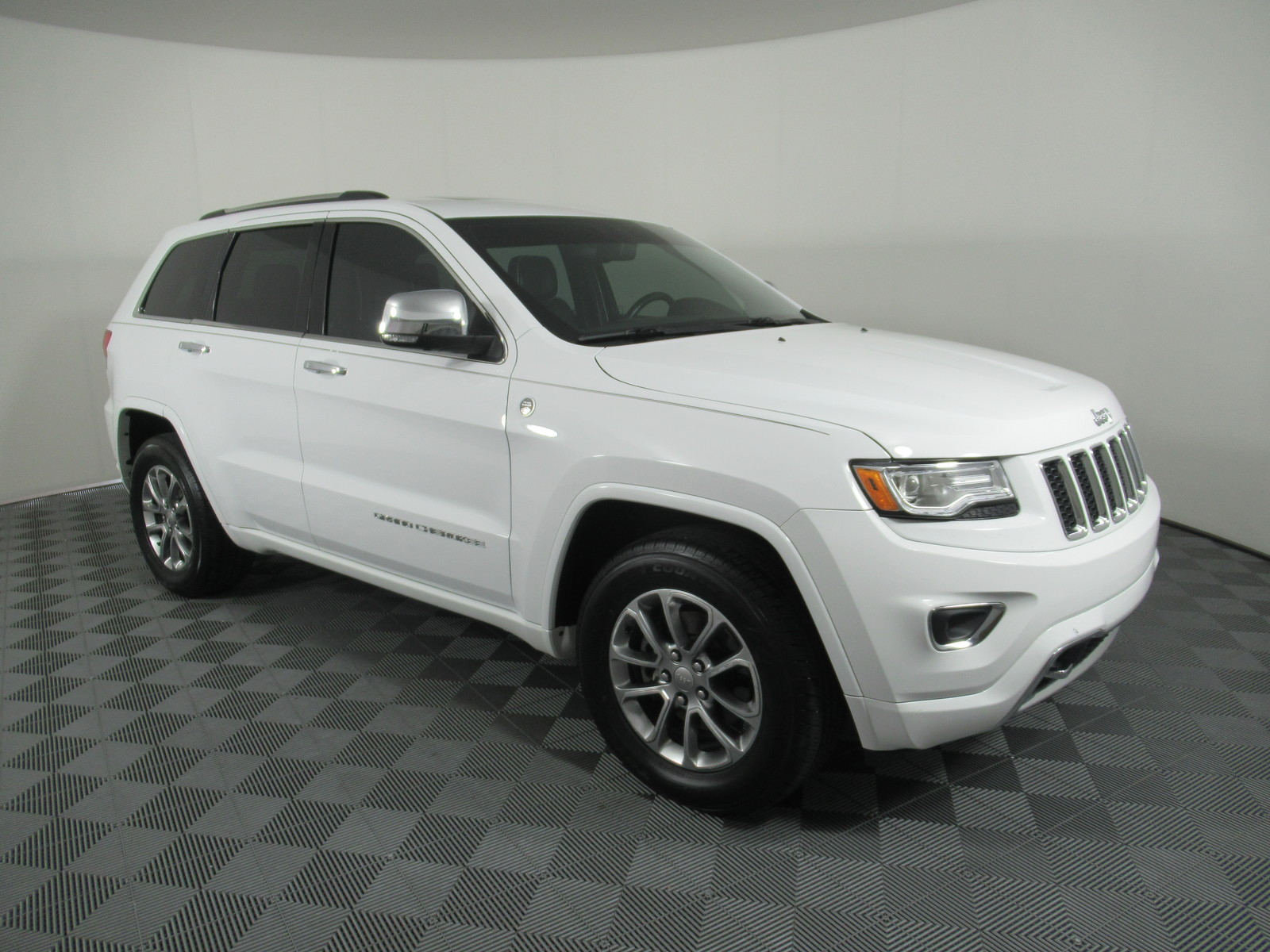 Pre Owned 2015 Jeep Grand Cherokee 4wd 4dr Overland Sport Utility