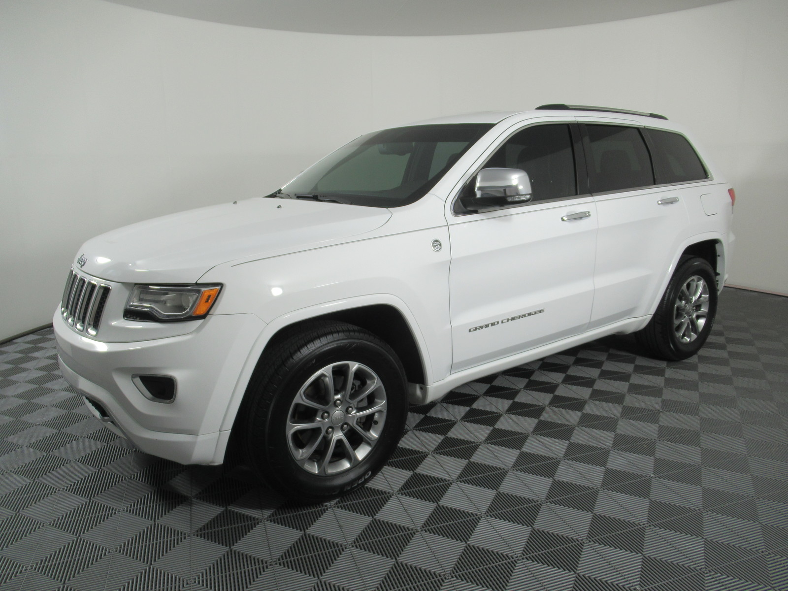 Pre-Owned 2015 Jeep Grand Cherokee 4WD 4dr Overland Sport Utility in ...