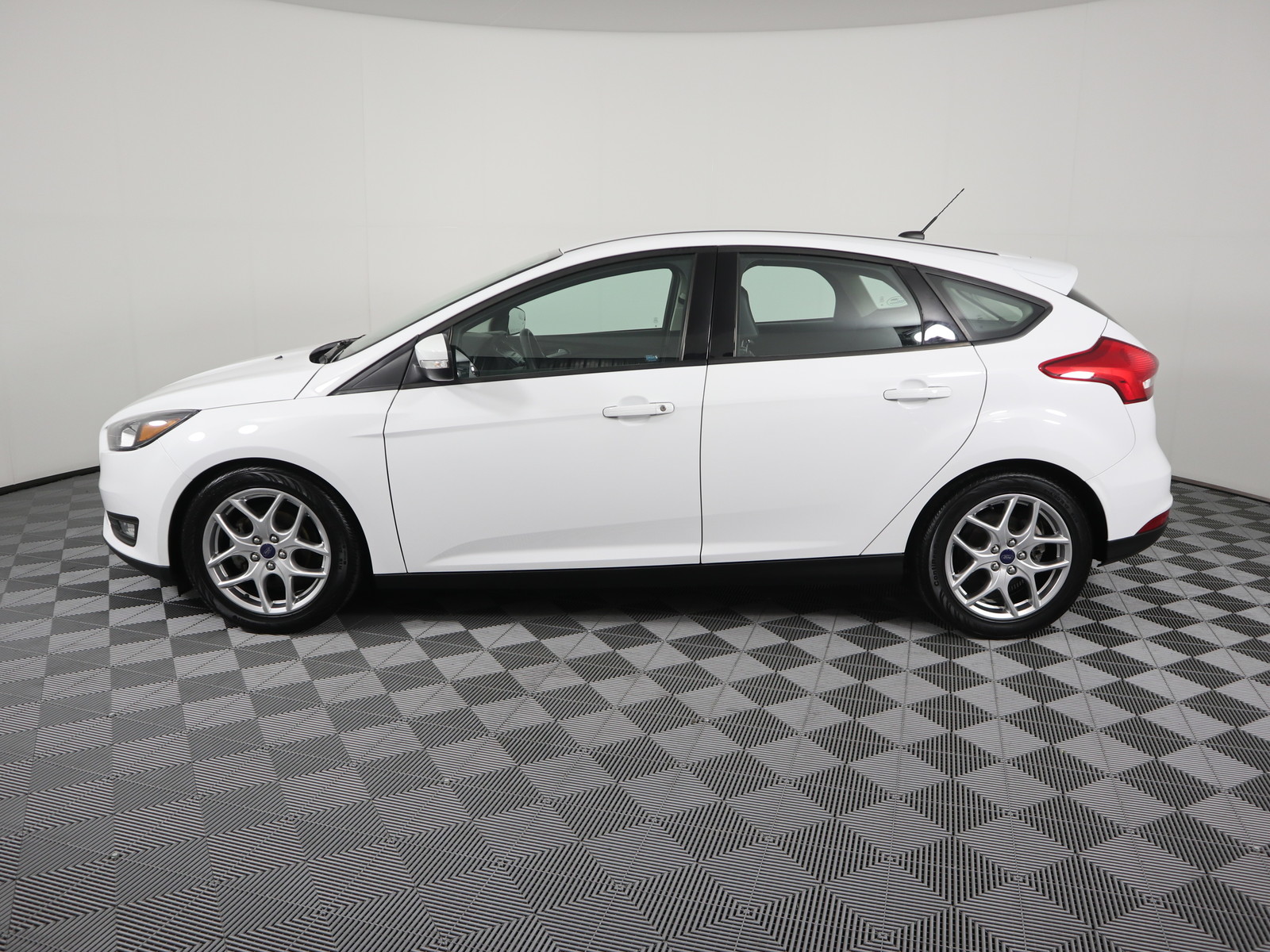 Pre-Owned 2015 Ford Focus 5dr HB SE 4dr Car in Savoy #M3807 | Drive217