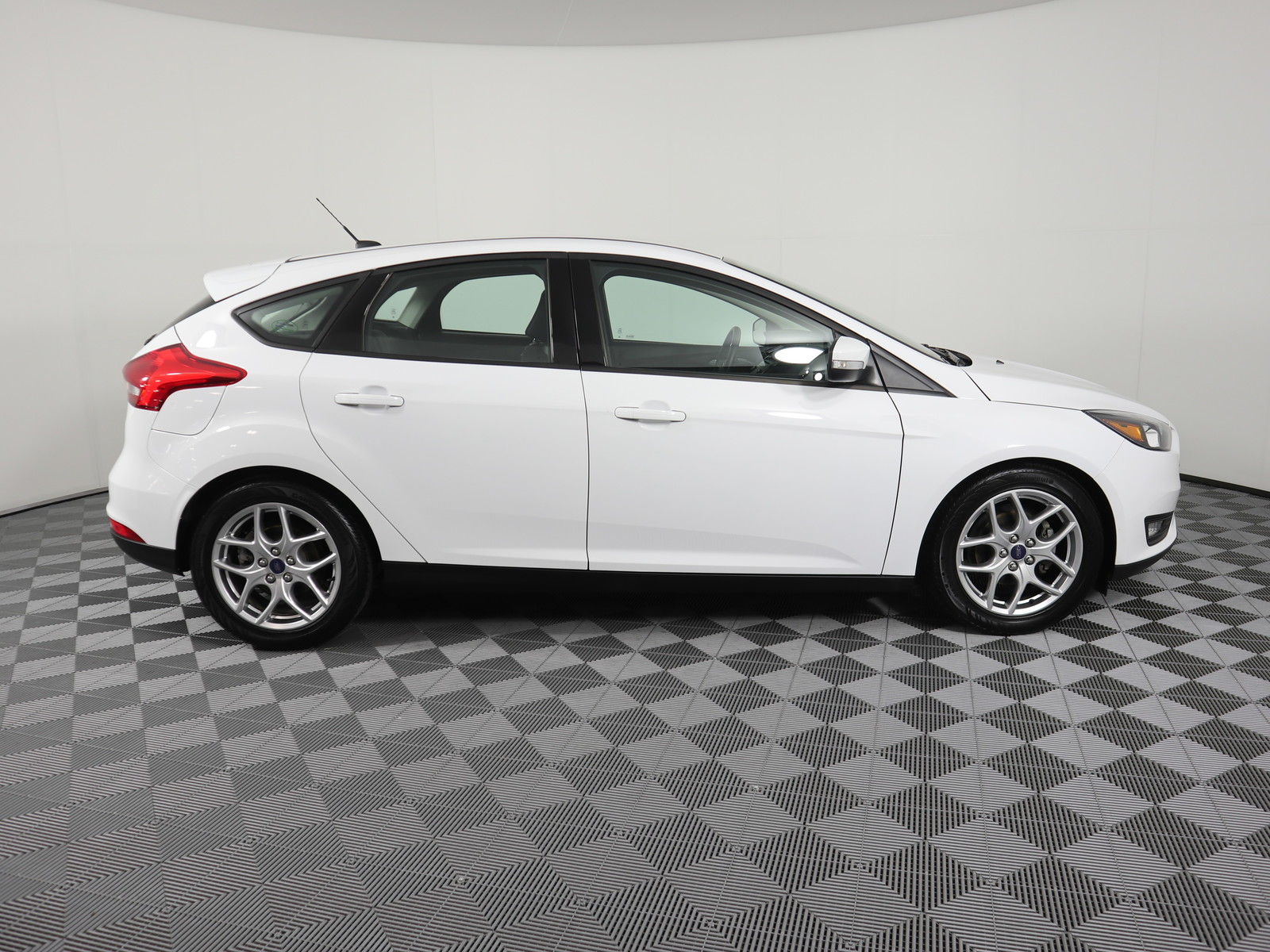 Pre-Owned 2015 Ford Focus 5dr HB SE 4dr Car In Savoy #M3807 | Drive217