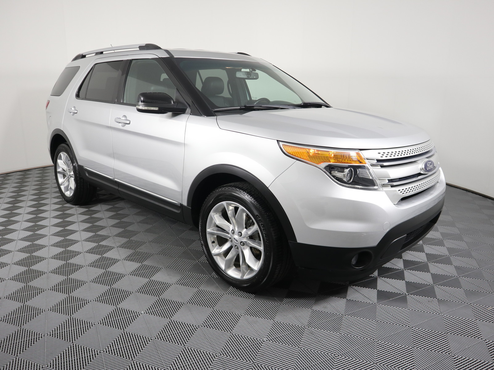 Pre-Owned 2013 Ford Explorer 4WD 4dr XLT Sport Utility in Savoy # ...