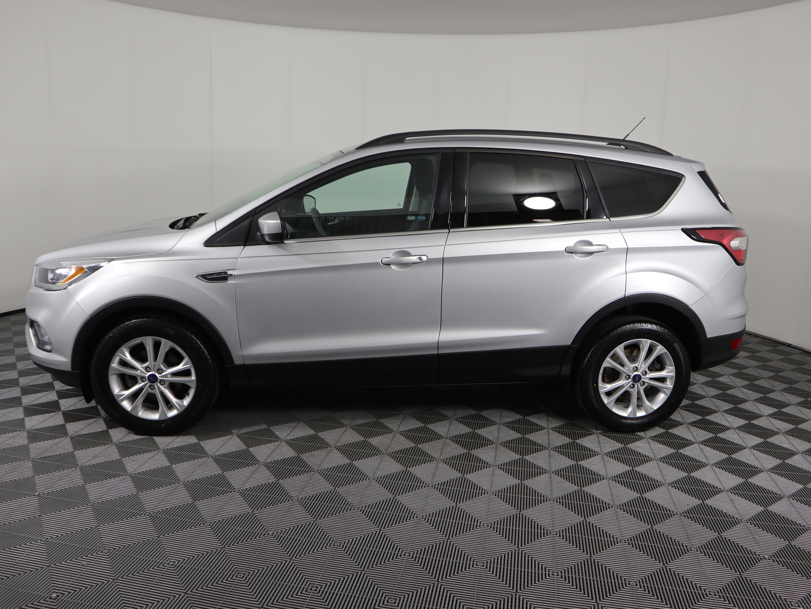 Pre-Owned 2017 Ford Escape SE FWD Sport Utility in Savoy #M4189 | Drive217