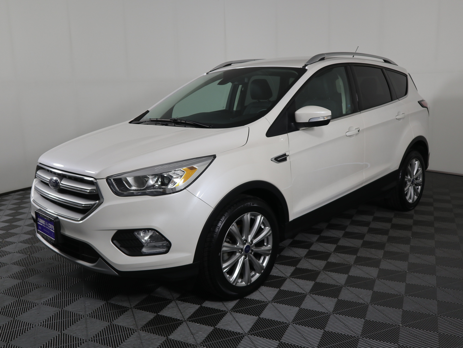 Pre-owned 2017 Ford Escape Titanium Fwd Sport Utility In Savoy #m4187 