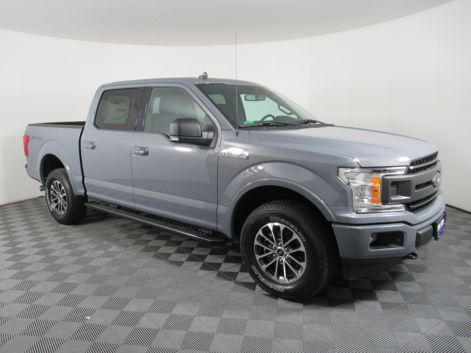 New 2019 Ford F 150 Xlt 4wd Supercrew 55 Box Crew Cab Pickup