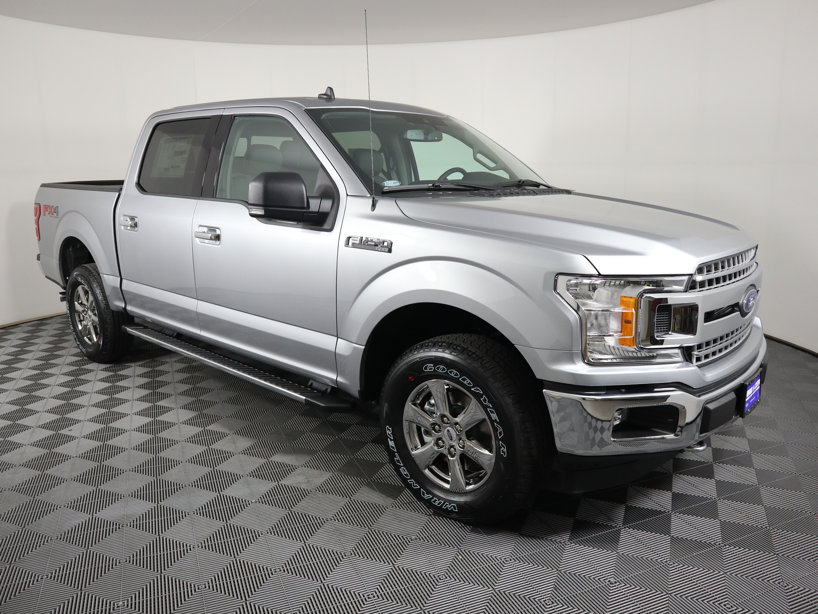New 2020 Ford F-150 XLT 4WD SuperCrew 5.5' Box Crew Cab Pickup in Savoy