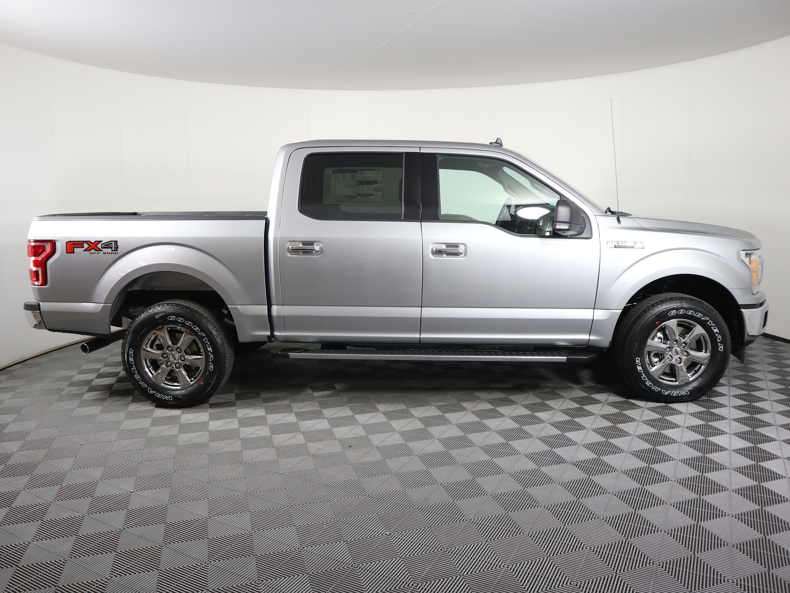 New 2020 Ford F-150 XLT 4WD SuperCrew 5.5' Box Crew Cab Pickup in Savoy