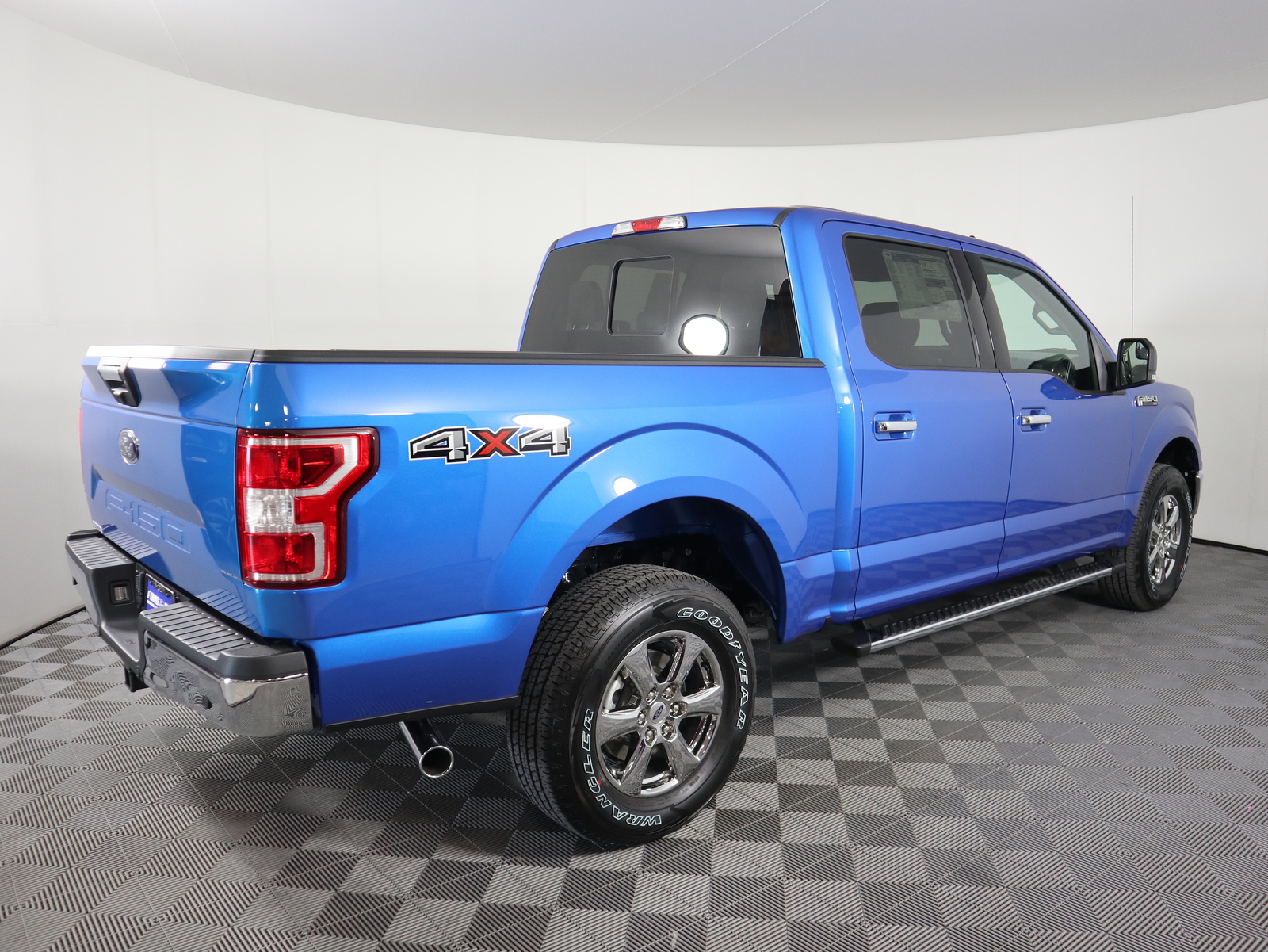 New 2020 Ford F-150 XLT 4WD SuperCrew 5.5' Box Crew Cab Pickup in Savoy