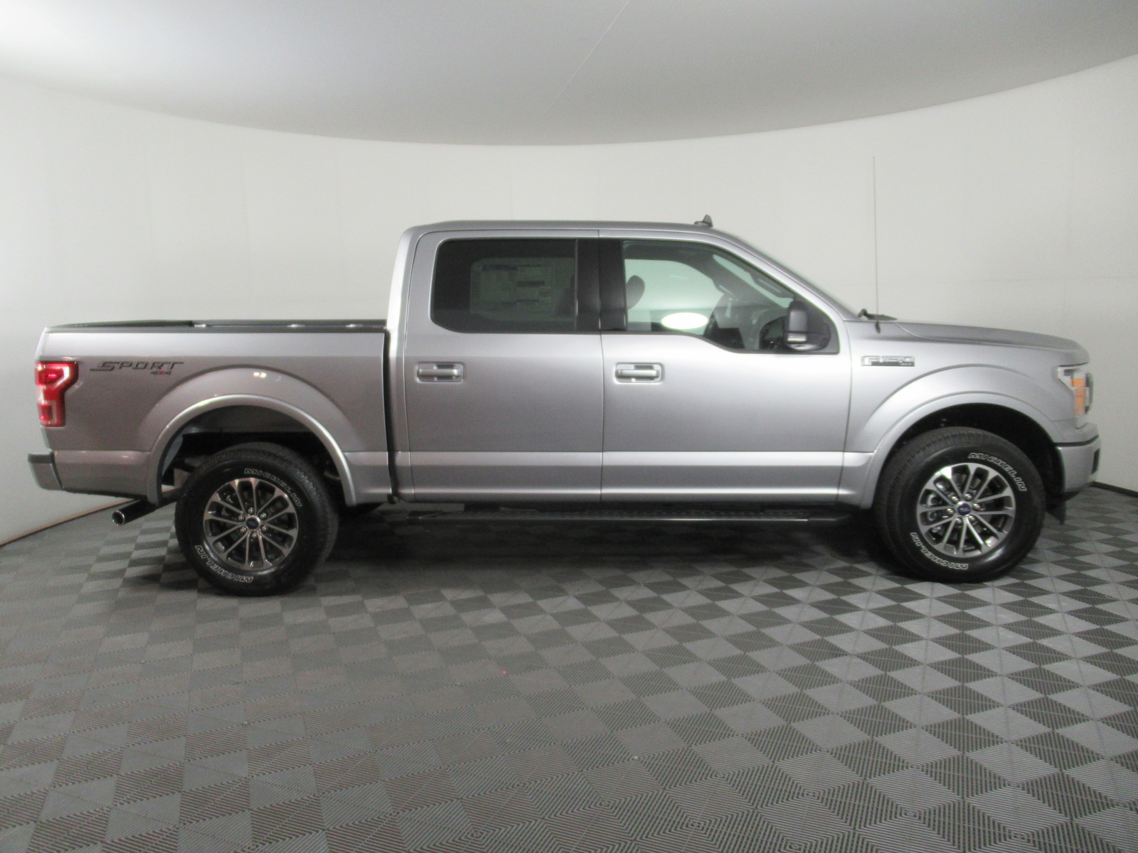 New 2020 Ford F-150 XLT 4WD SuperCrew 5.5' Box Crew Cab Pickup in Savoy 2020 Ford F 150 Xlt 5.0 Towing Capacity