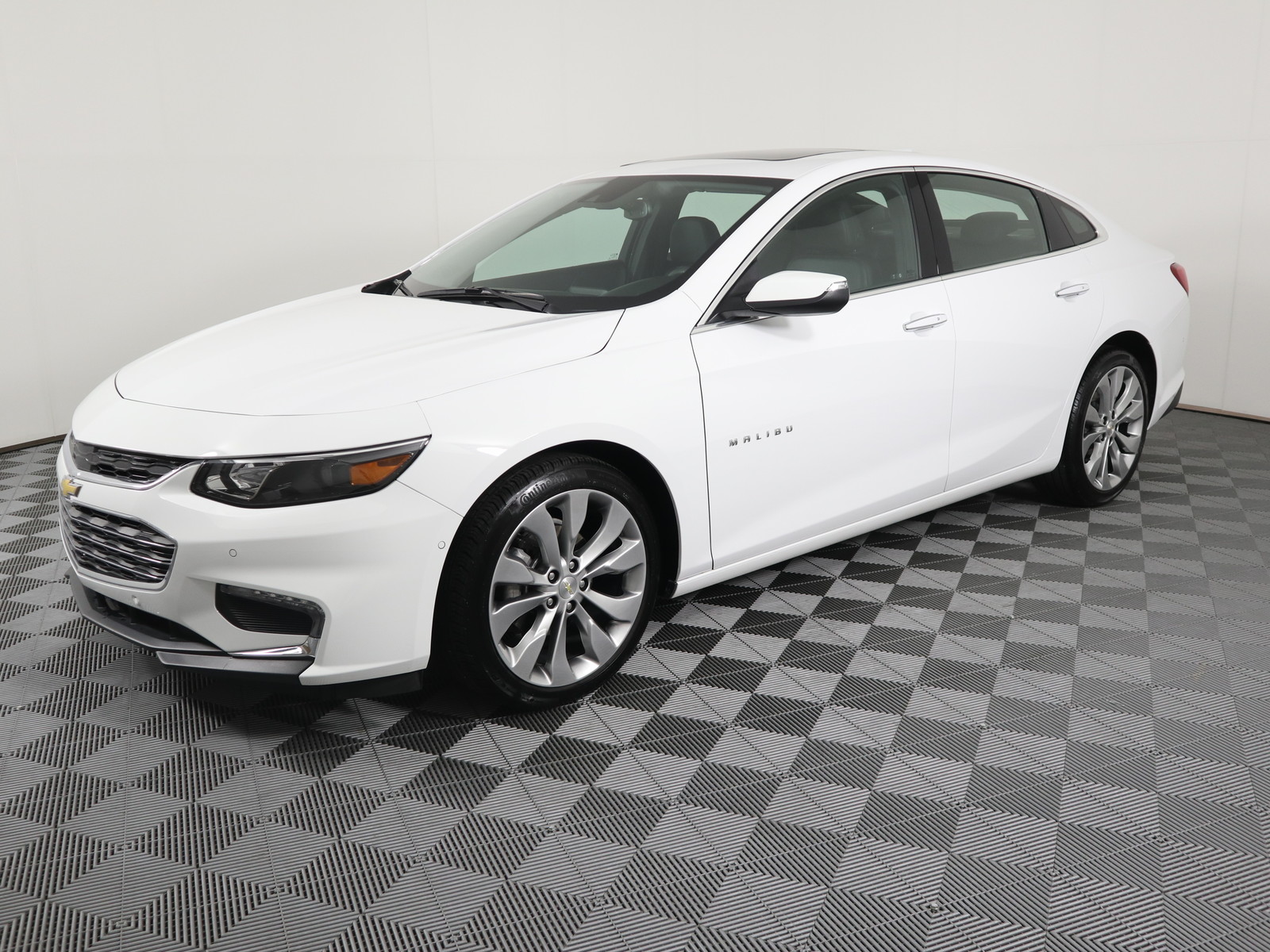 Pre-Owned 2018 Chevrolet Malibu 4dr Sdn Premier w/2LZ 4dr Car in Savoy ...