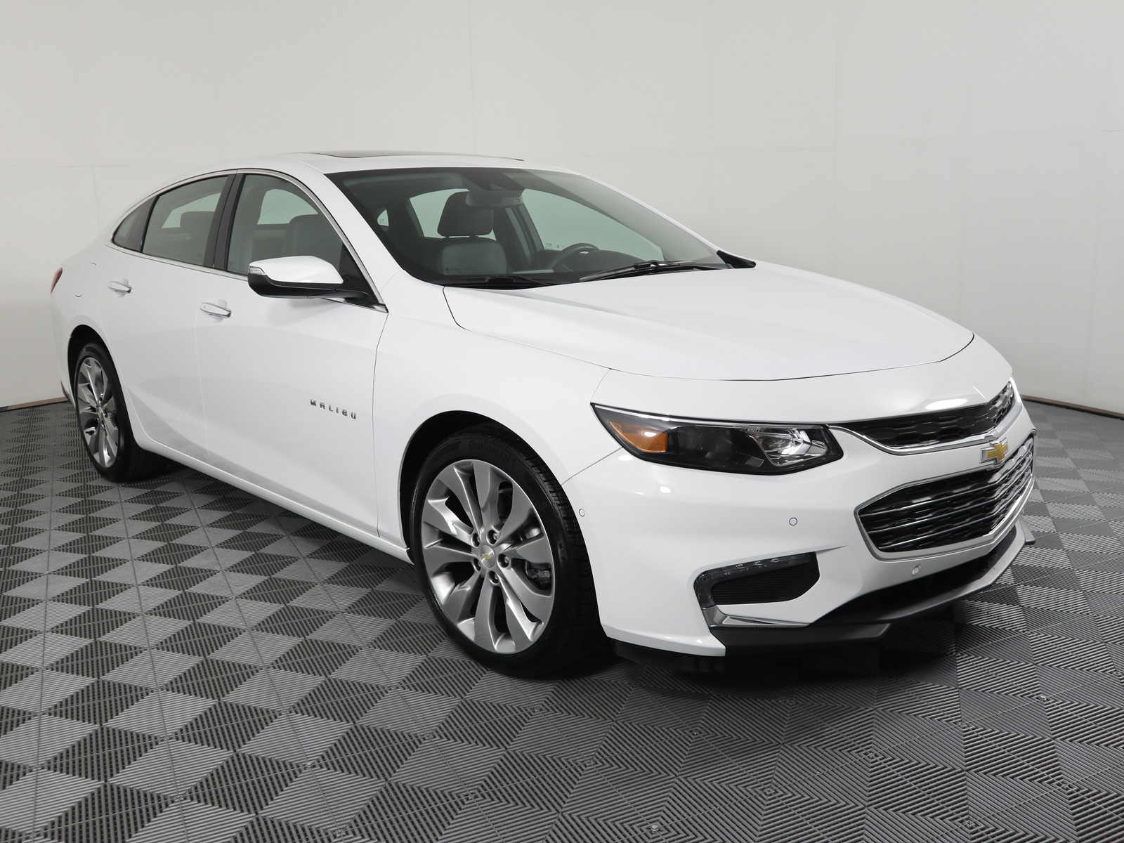 Pre-owned 2018 Chevrolet Malibu 4dr Sdn Premier W 2lz 4dr Car In Savoy 