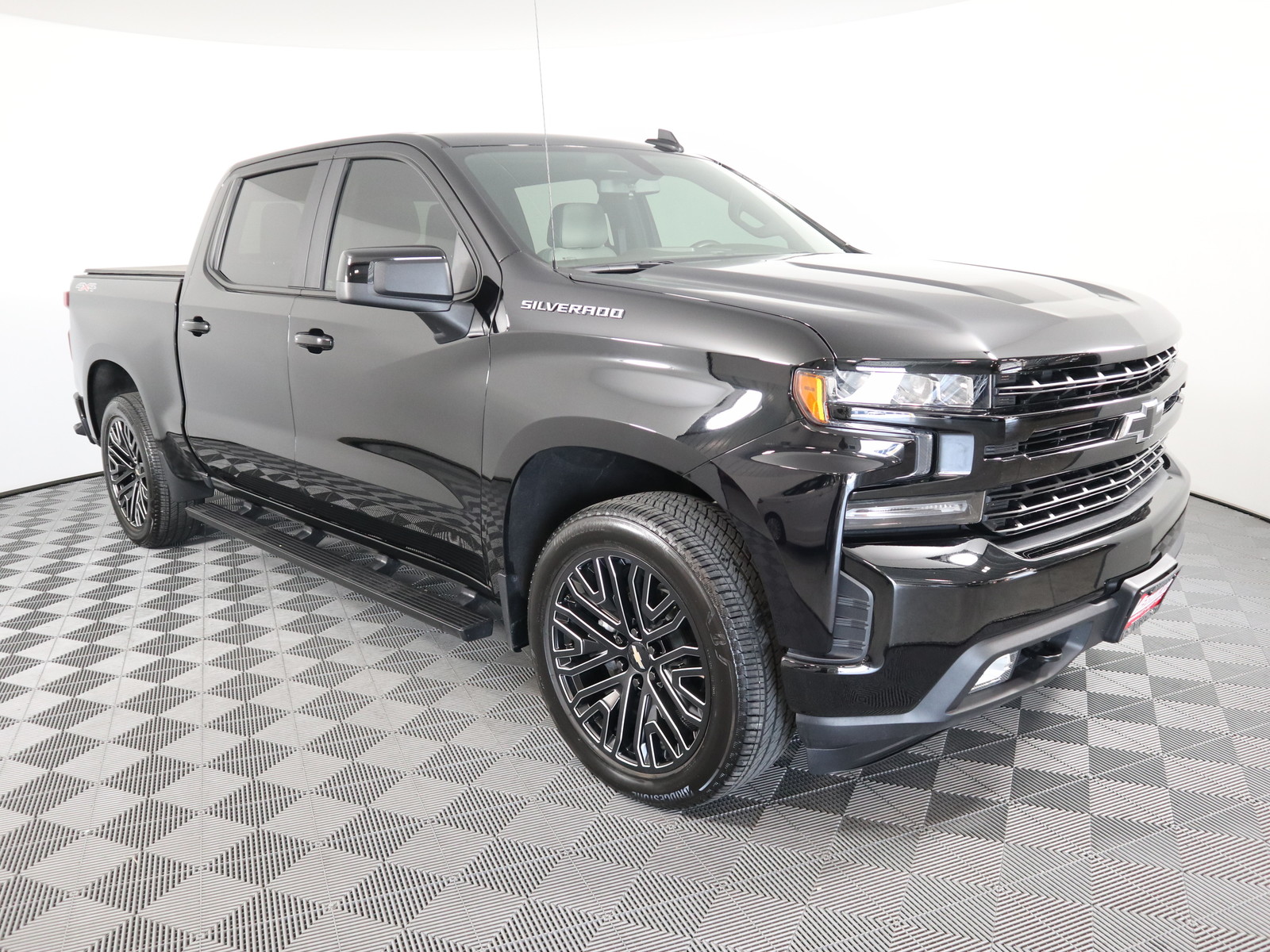 Pre-Owned 2019 Chevrolet Silverado 1500 4WD Crew Cab 147 RST Crew Cab Pickup in Savoy #V19403A 