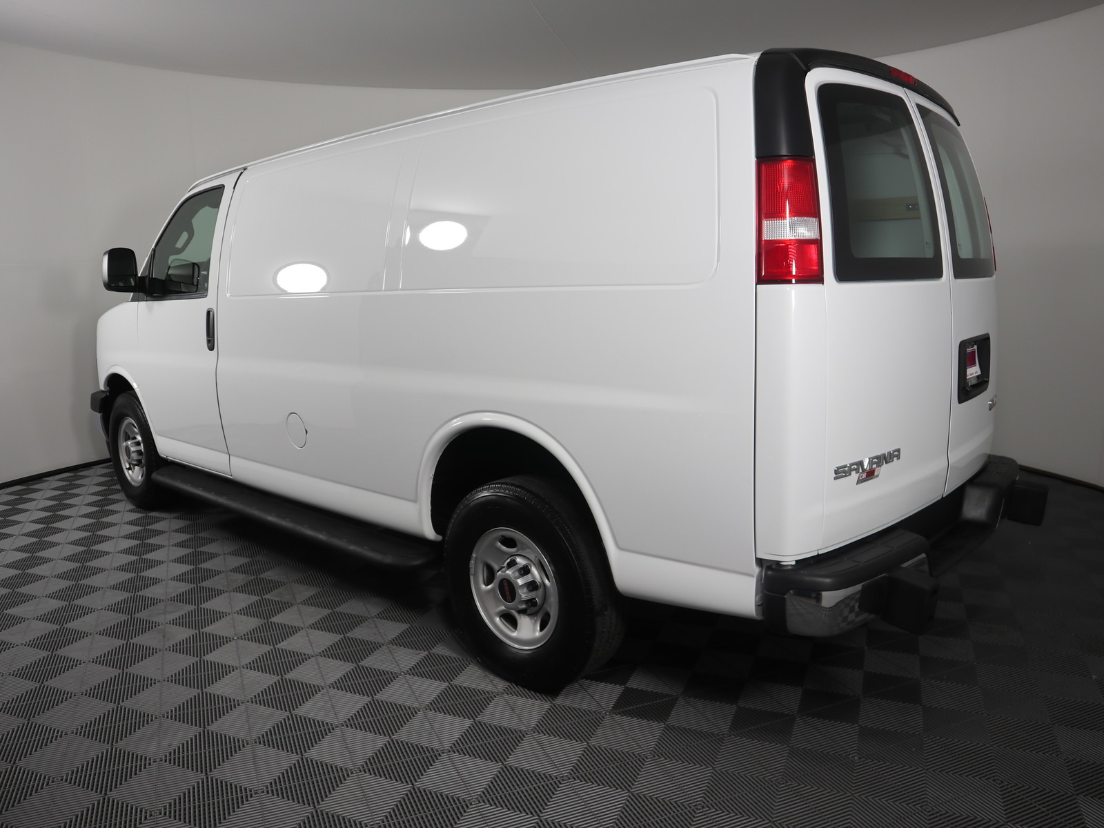 Pre Owned 2018 Gmc Savana Rwd 2500 135 Full Size Cargo Van In Savoy T01074 Drive217 9549