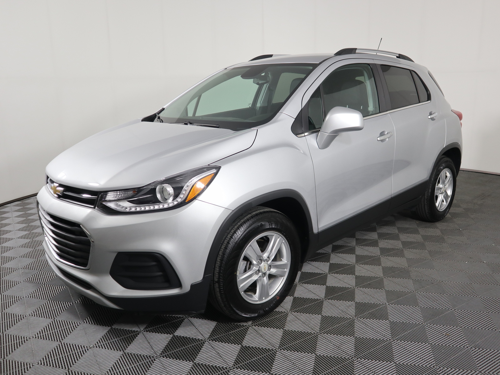 Pre-Owned 2018 Chevrolet Trax FWD 4dr LT Sport Utility in Savoy #VD8913 ...